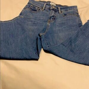 Levi’s crop jeans in a light wash, size 4